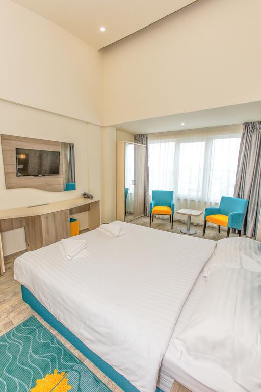 Hotel Riviera مامايا المظهر الخارجي الصورة